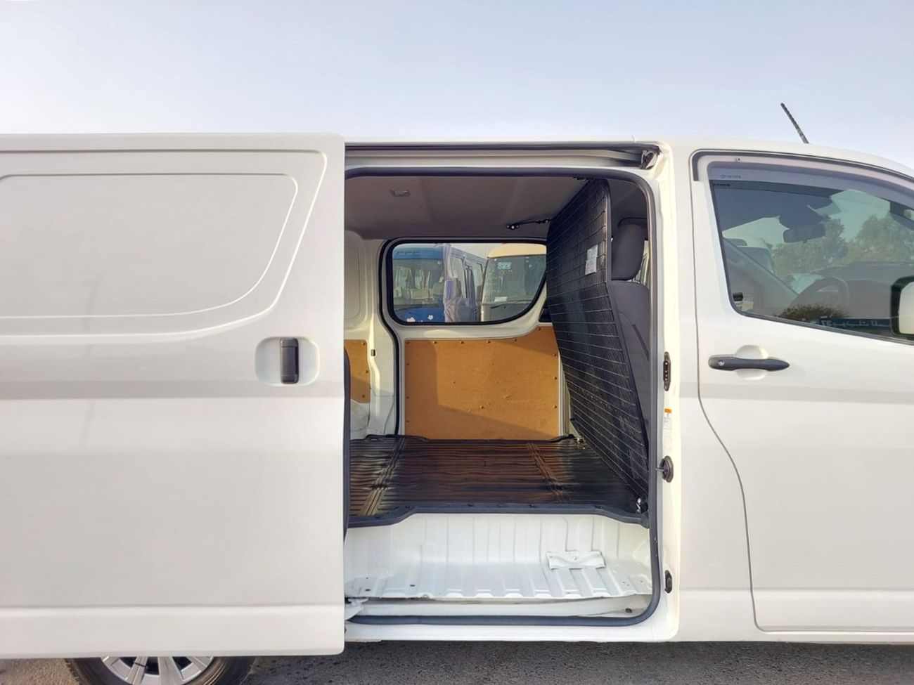 Toyota Hiace TOYOTA HIACE VAN RHD 2021 MODEL 2.8 L DIESEL AUTOMATIC(PM22720)