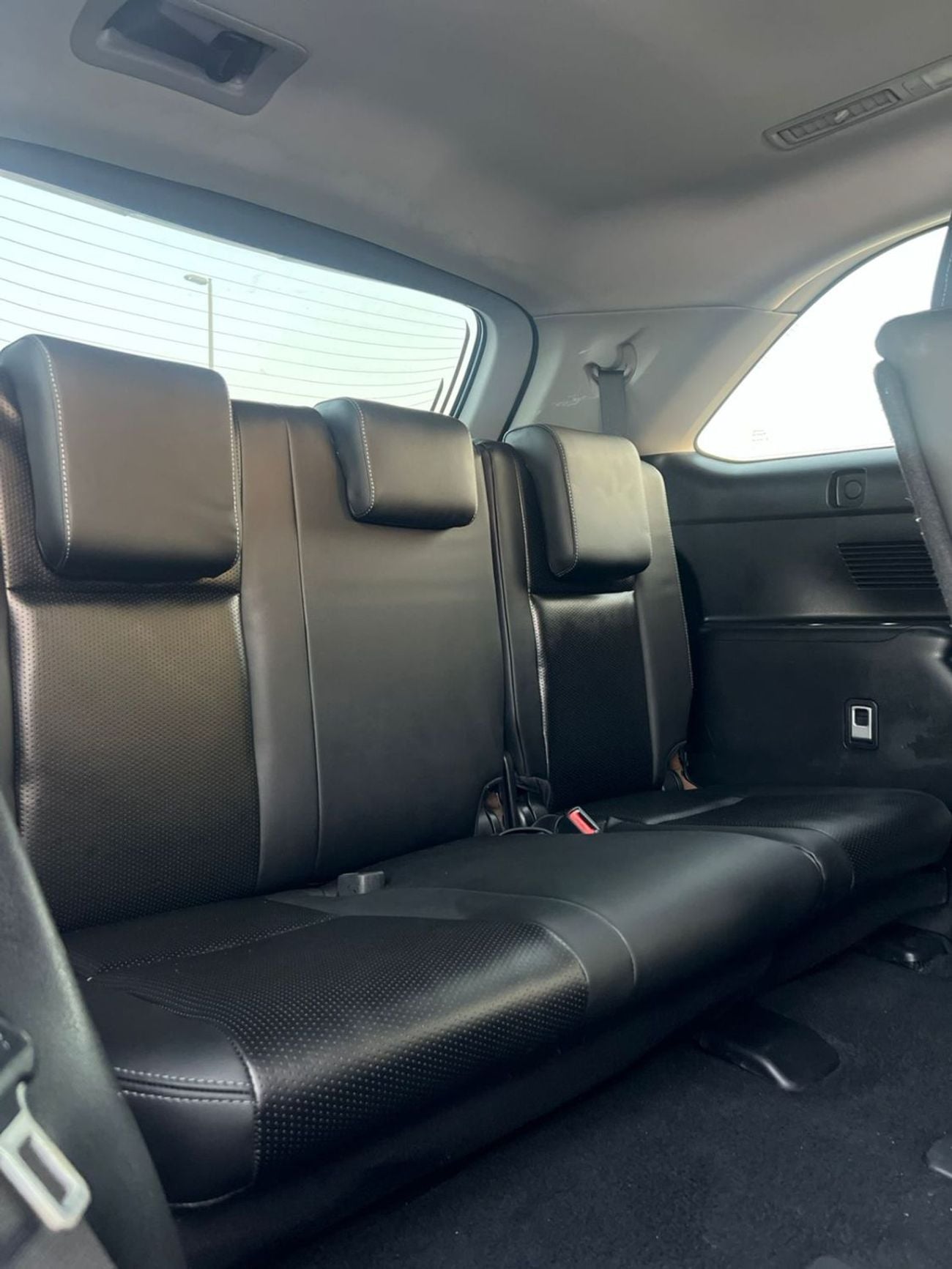 Toyota Highlander LE (NON GCC) 2019 Toyota Highlander 3.5L V6 - AWD 4x4 - Rear Camera - Leather seat 7 -