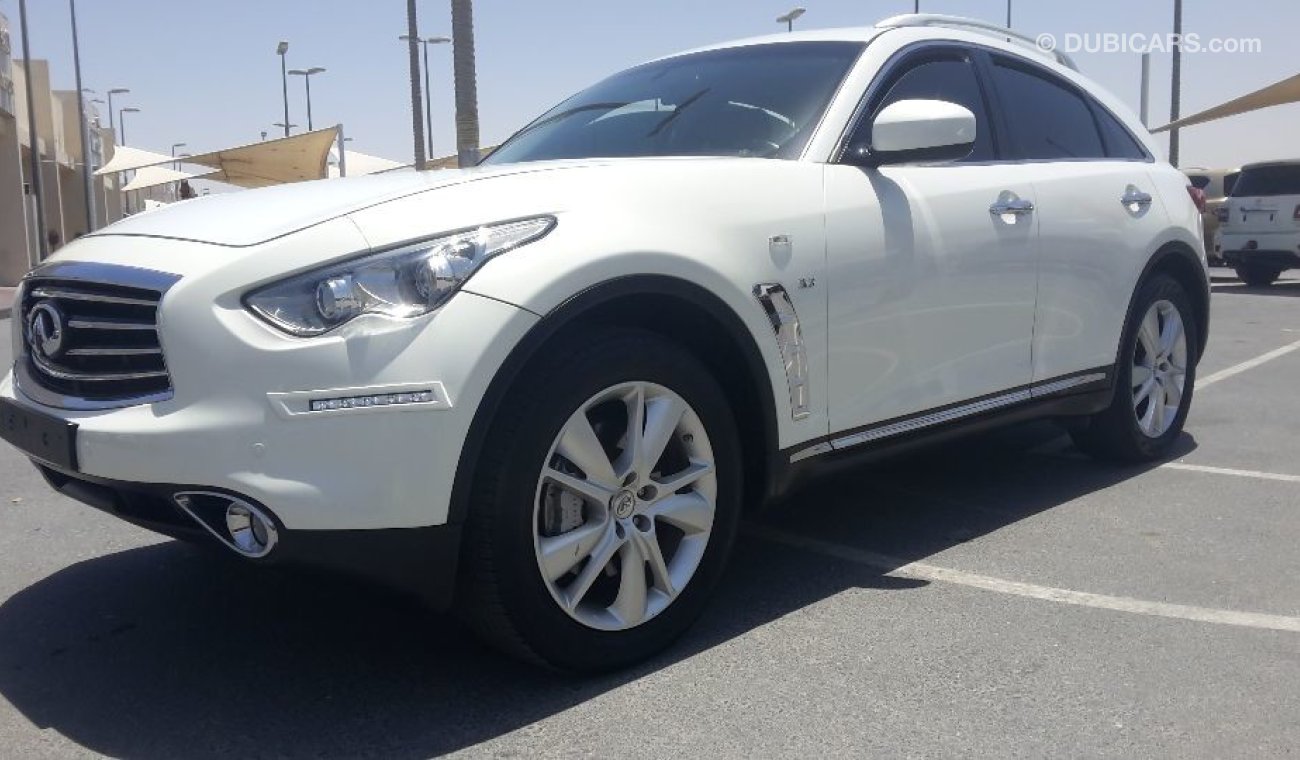 Infiniti QX70