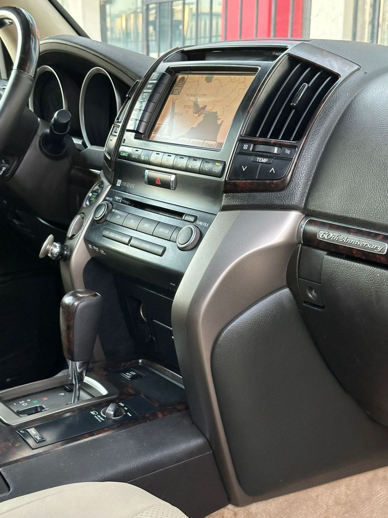 Toyota Land Cruiser تويوتا لاندكروزر VXR i خليجي 2011