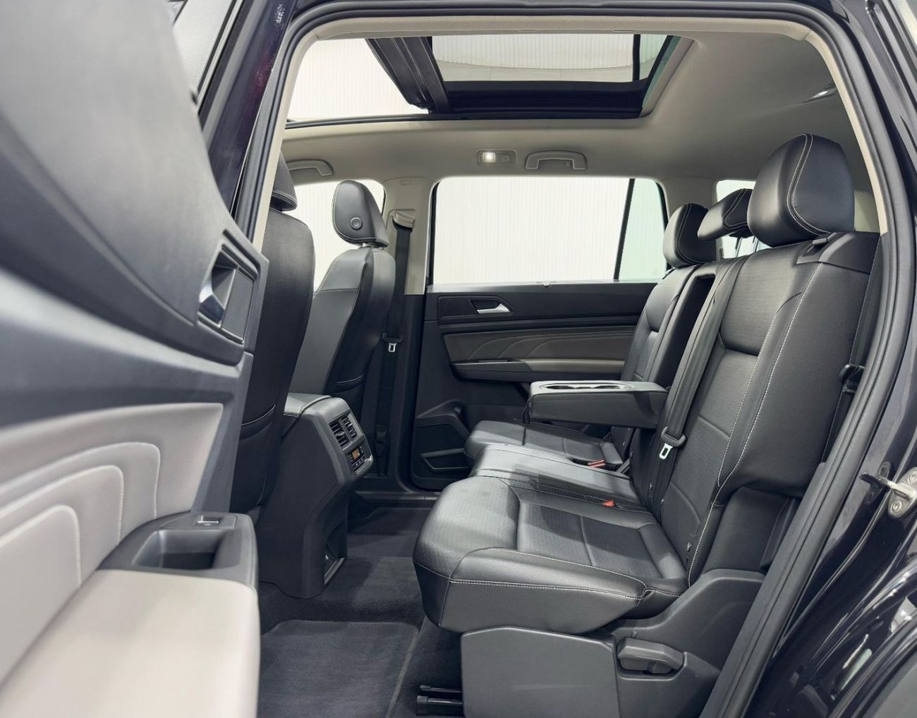 فولكس واجن تيرامونت Comfortline 3.6L 2023 Volkswagen Teramont Comfortline V6, 2025 Warranty + Service Pack, 7 Seater, GC