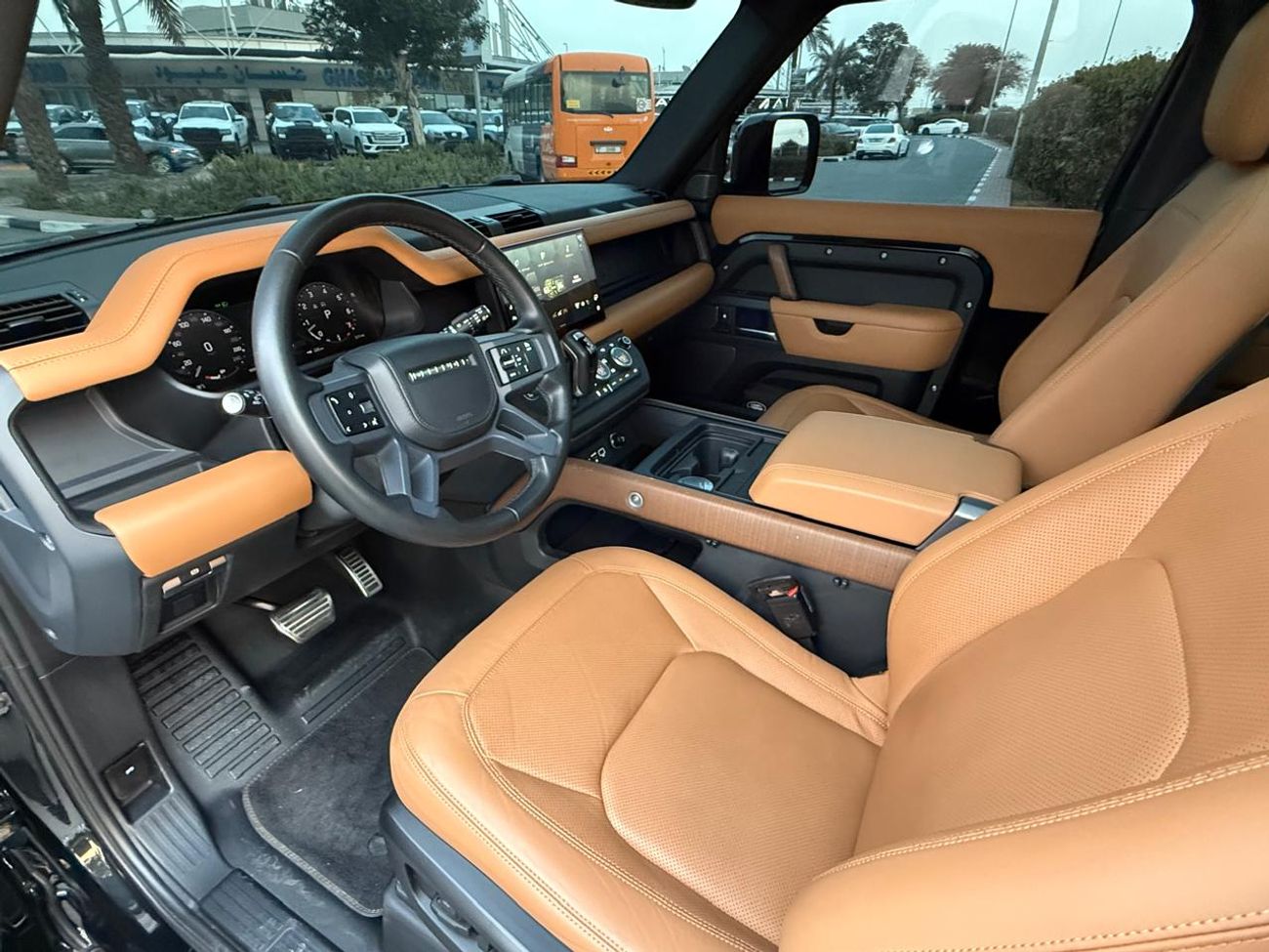 Land Rover Defender P400 90 SE 3.0L (5 Seater)