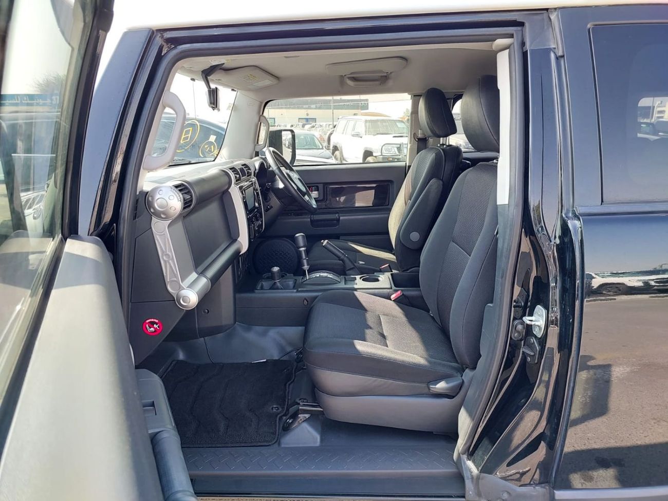 تويوتا إف جي كروزر (RAMADAN OFFER) TOYOTA FJ CRUISER SUV RHD 2013 MODEL 4.0 L PETROL AUTOMATIC(PM23149)