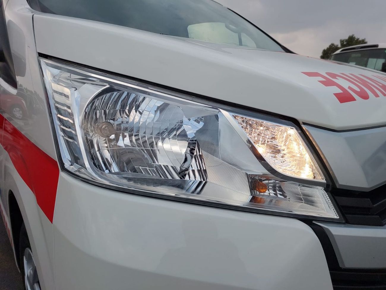 Toyota Hiace TOYOTA HIACE VAN AMBULANCE  RHD 2023 MODEL 2.8 L DIESEL AUTOMATIC(PM22474)