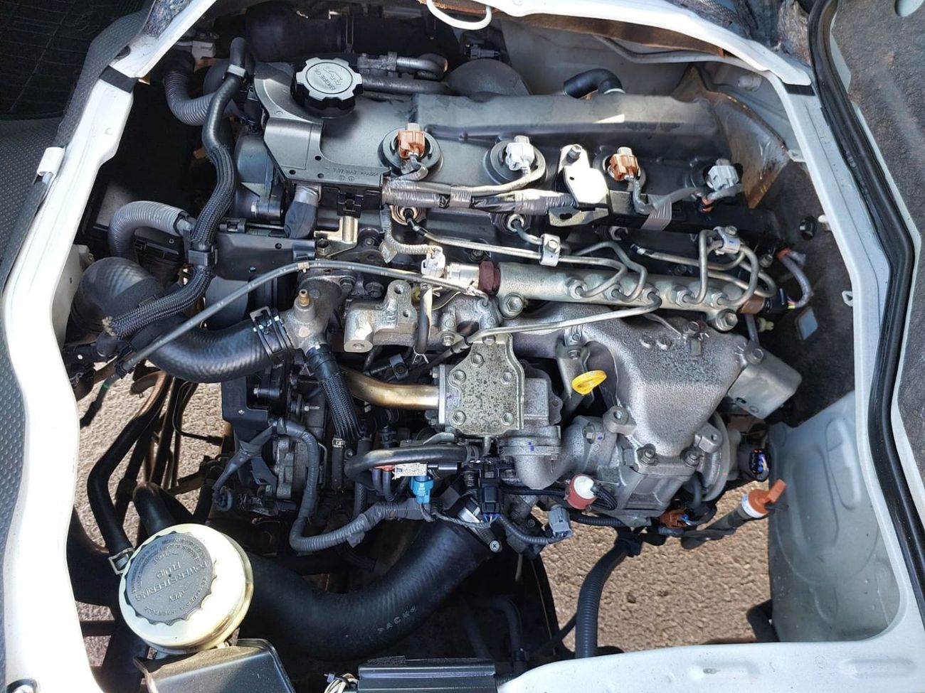 تويوتا هاياس TOYOTA HIACE COMMUTER VAN RHD 2014 MODEL 3.0 L DIESEL AUTOMATIC(PM21971)