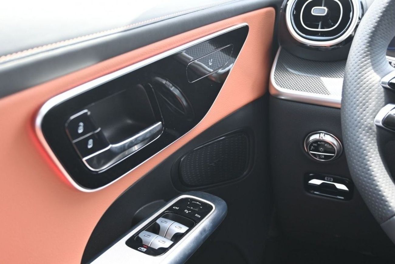 Mercedes-Benz GLC 200 Mercedes-Benz GLC 200 4Matic 2.0L 4WD, SUV, Model 2024 Color White