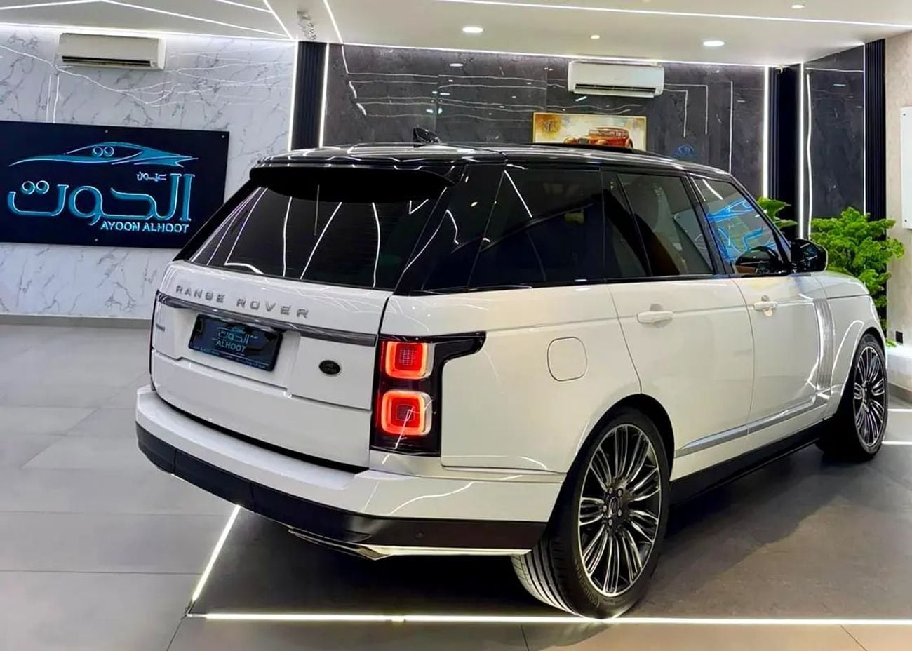 لاند روفر رينج روفر LWB Autobiography P400 3.0L ELITE VOGUE || SUPERCHARGED || GCC || FULLY LOADED || ACCIDENTS FREE
