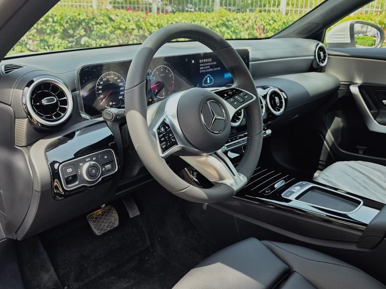 مرسيدس بنز A 180 Sedan 1.4 L