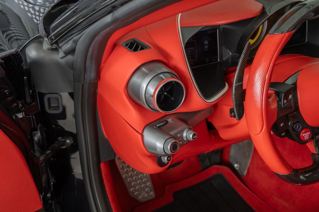 فيراري 812  سوبرفاست Ferrari 812 Superfast |  GCC Specs | Fully Carbon Fiber | Ceramic Brakes | Low Mileage | 2018