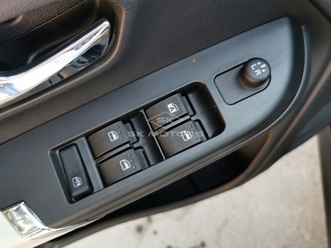 Toyota Rush 1.5L, 17" Rims, Front & Rear A/C, Fabric Seats, Parking Sensor Rear, Xenon Headlight (CODE # TRGC05)