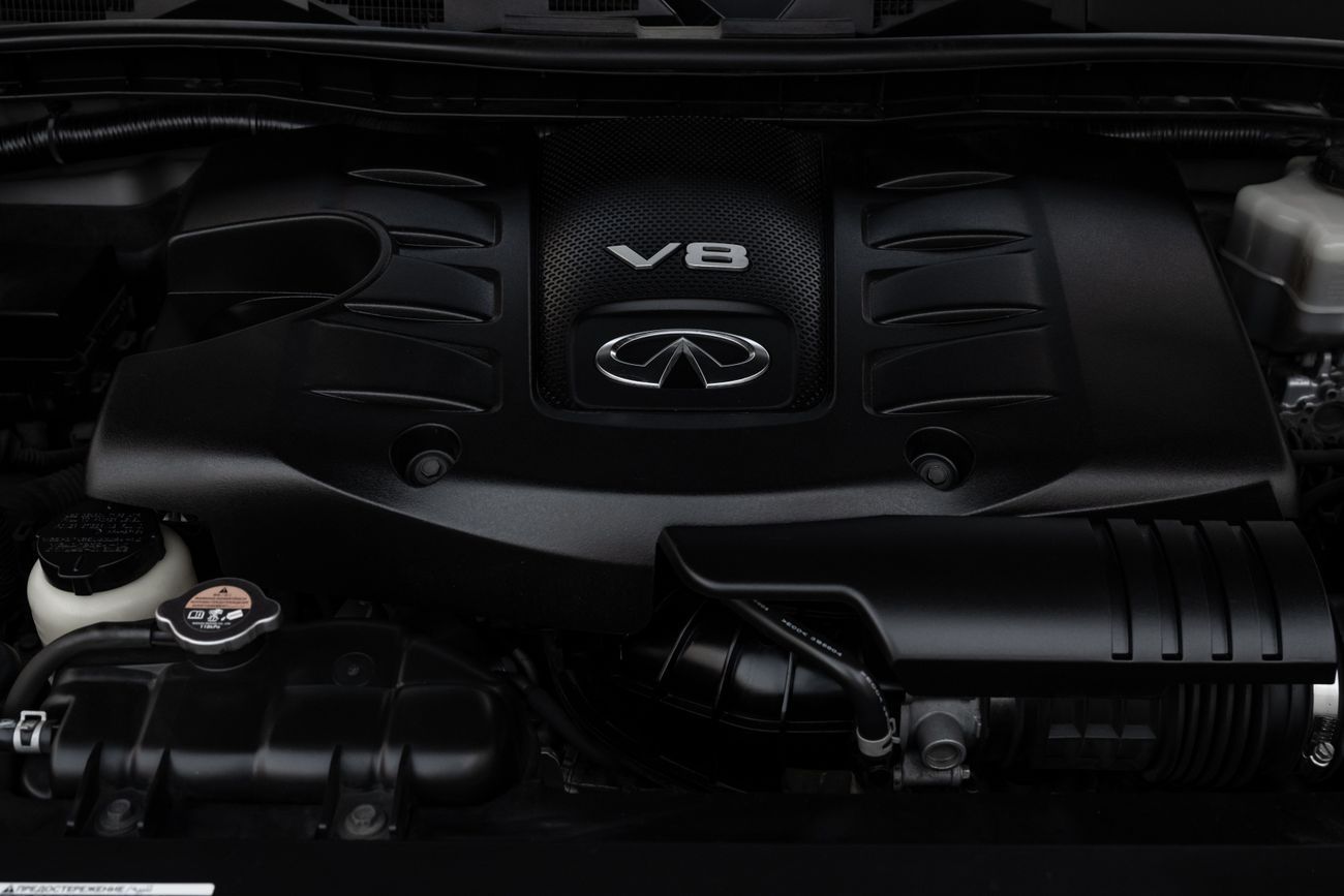 Infiniti QX80 QX80 | 2,546 P.M | 0% Downpayment | Low KM | Warranty | Agency History!