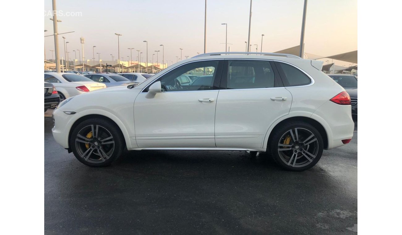 Porsche Cayenne Porsche cayanne S model 2011 GCC car prefect condition full option low mileage no paint