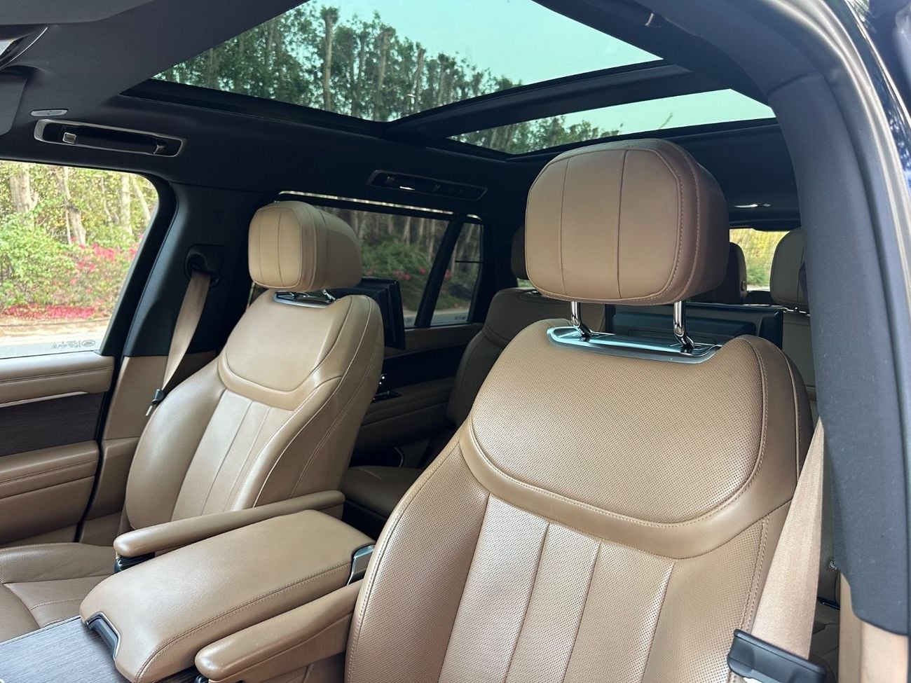 لاند روفر رينج روفر Vogue Autobiography D300 | 2024 | 3.0L V6 DIESEL | 300 HP | 7 SEATER | Perfect Condition