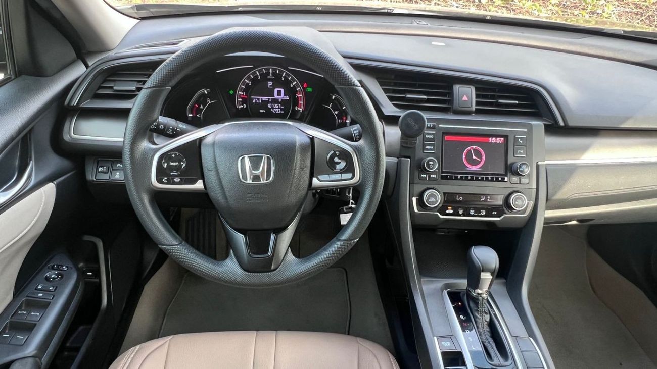 Honda Civic LX AED 920 PM | FIRST OWNER | FULL SERVICE HISTORY | HONDA CIVIC 2020 | GCC | 2 KEYS