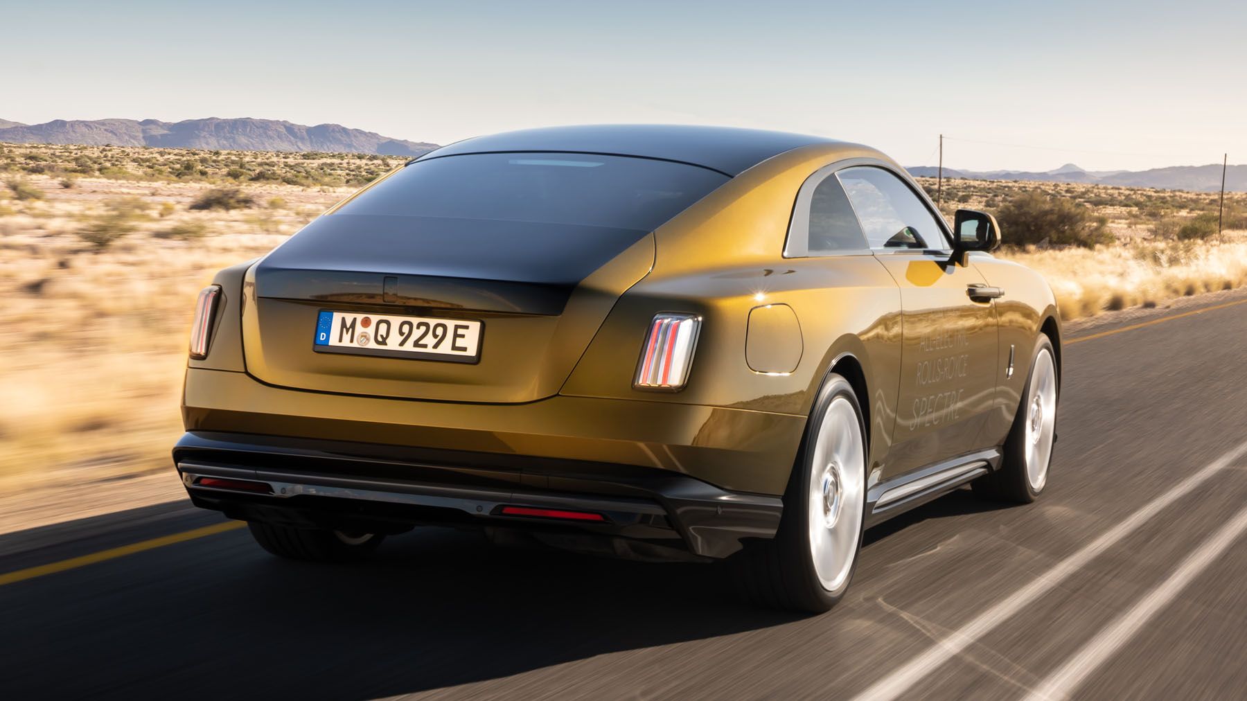 رولز رويس سبيكتر exterior - Rear Left Angled