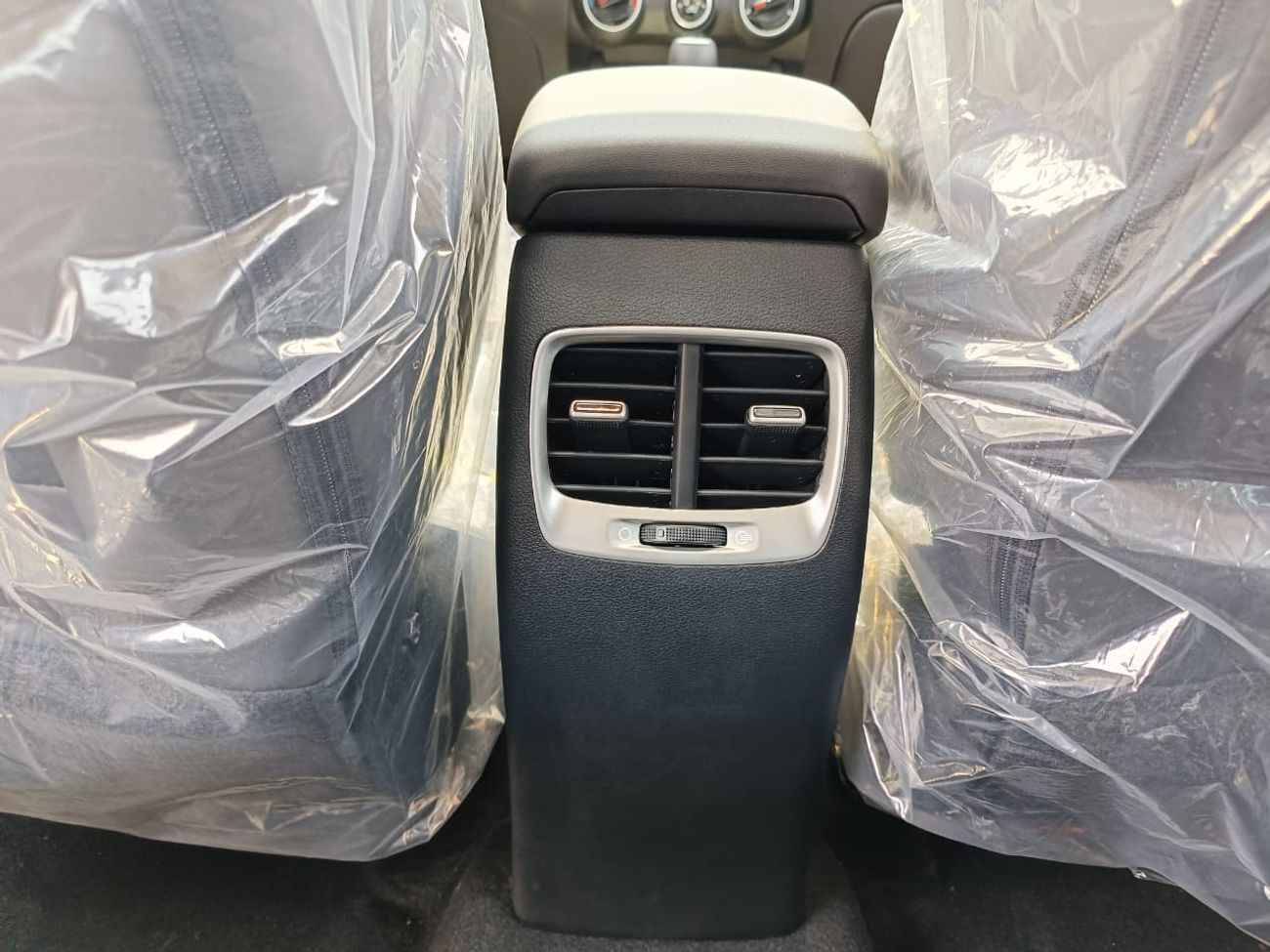 Hyundai Venue PREMIER PLUS TURBO DUAL TONE / 1.0L V4 / SUNROOF/ FULL OPTION (CODE # VEN10AF)