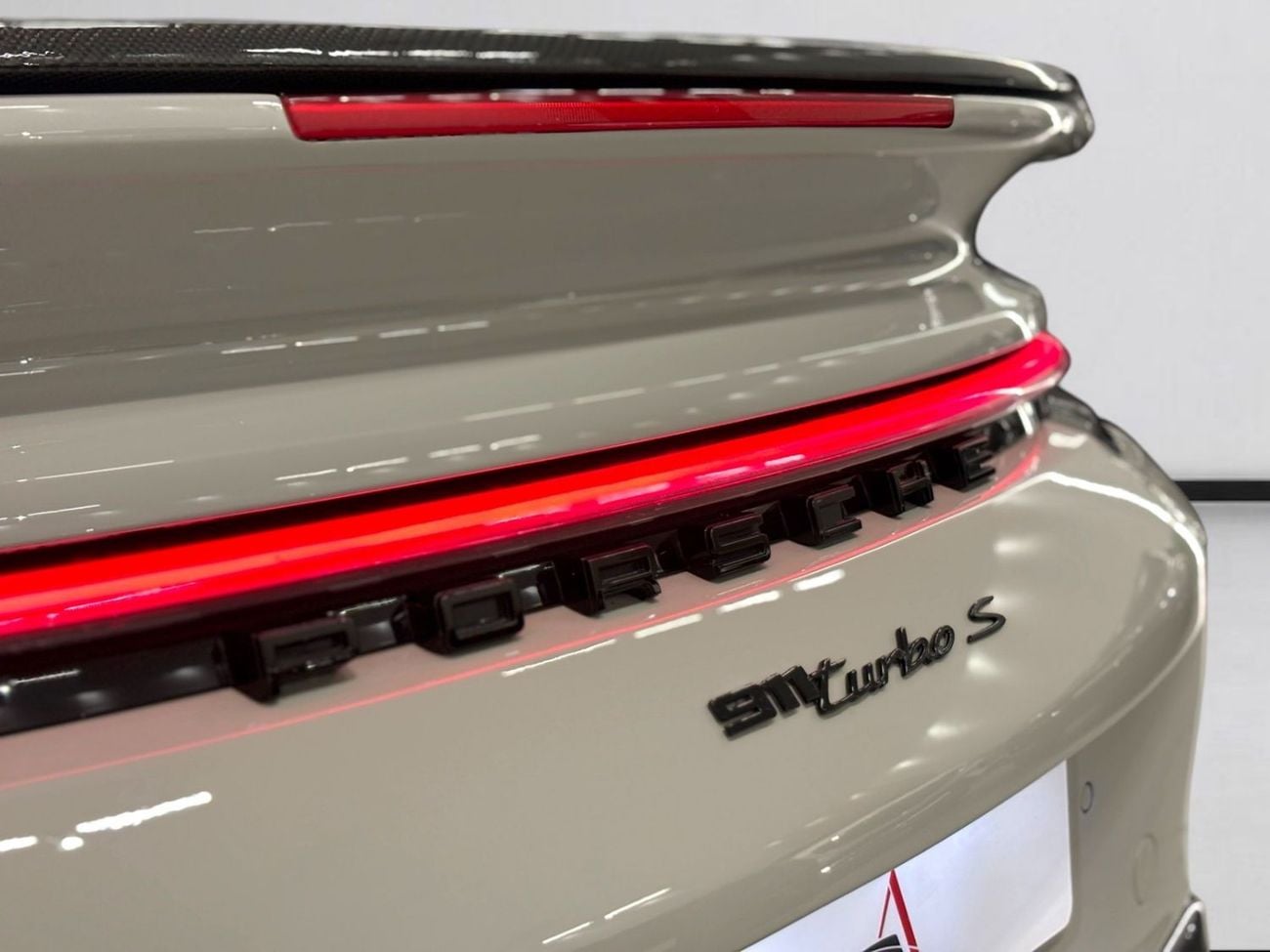 Porsche 911 TURBO S CARBON AERO KIT | CRAYON GREY | FULL AGENCY HISTORY | PORSCHE 911 TURBO S | 2021 | GCC