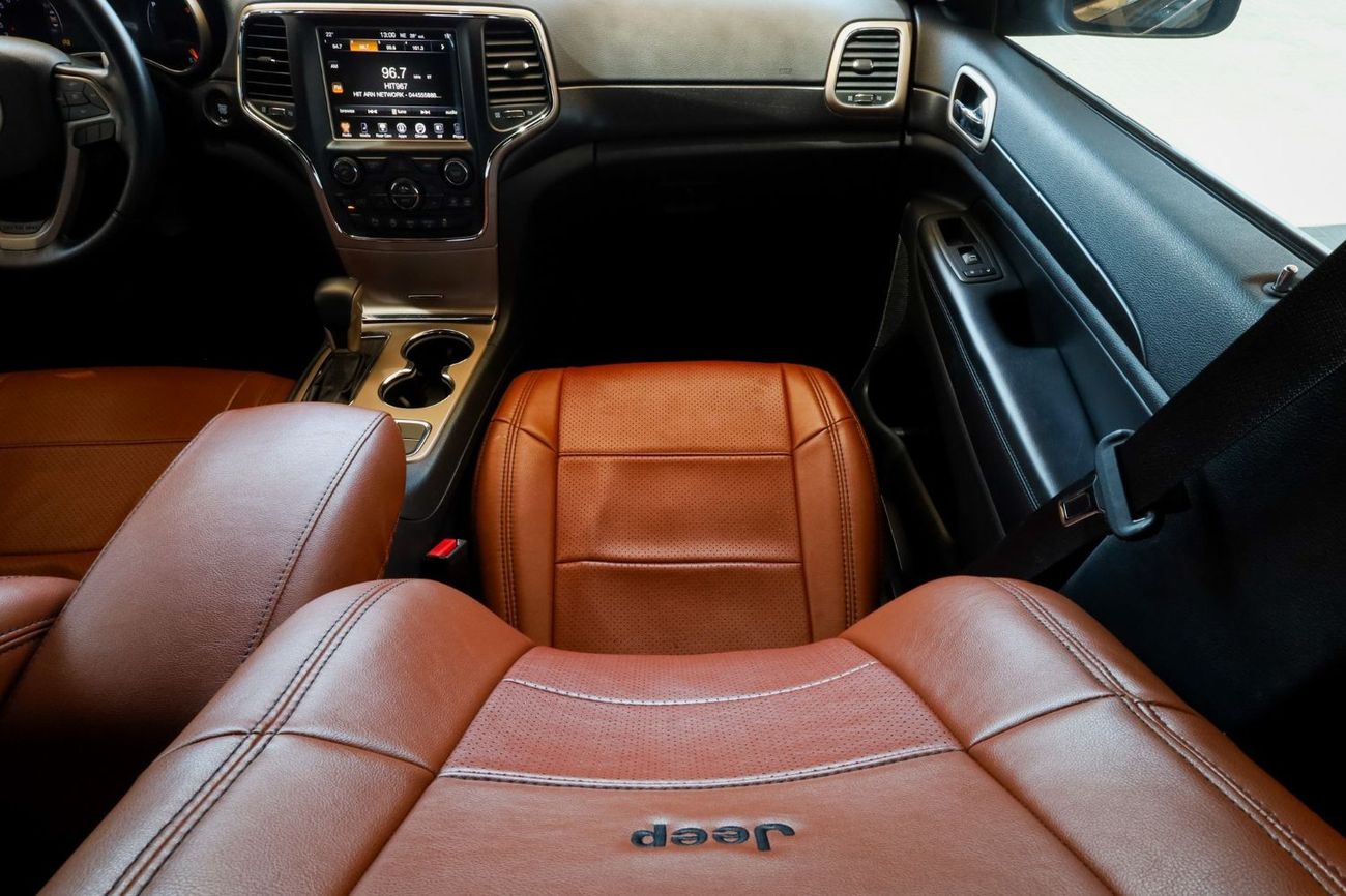 جيب جراند شيروكي Jeep Grand Cherokee Laredo 2017 GCC under Warranty with Flexible Down-Payment/ Flood Free.