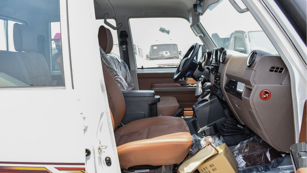 تويوتا لاند كروزر بيك آب 4.0L V6. Double Cabin  A/T