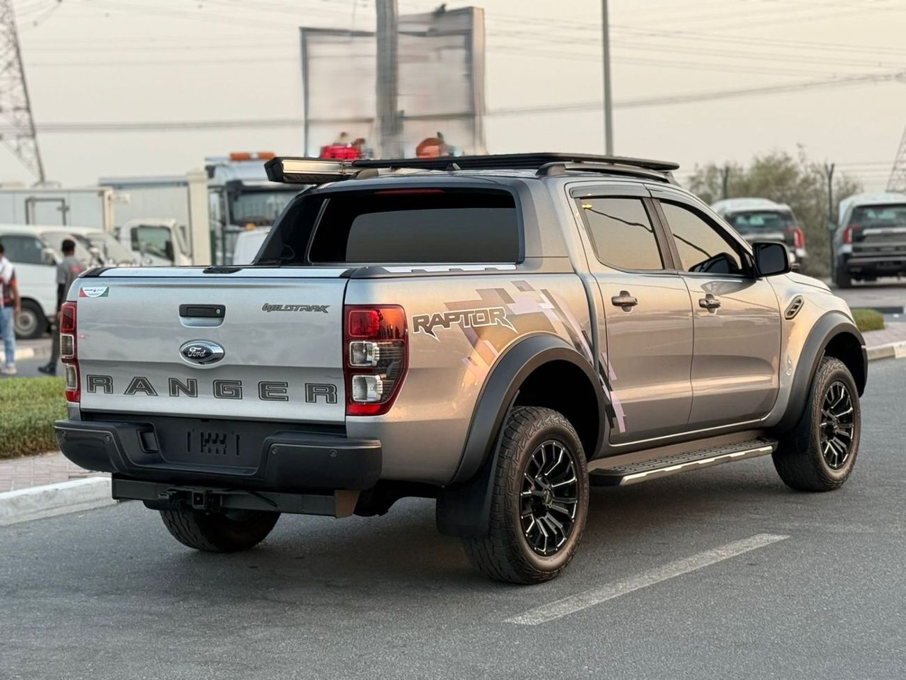 Ford Ranger 3.2L DIESEL 4WD | RHD | AUTOMATIC | ROOF RACK + LEATHER SEATS + MULTIMEDIA + BOOT SHUTTER