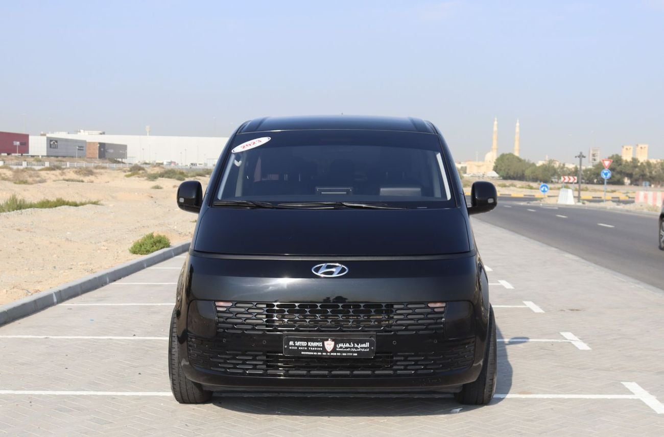 Hyundai Staria 3.5L Comfort (9 Seater) Hyundai Starea - 2023 - GCC - Accident-Free - 3.5L  - 9 Seats - Low Mileage