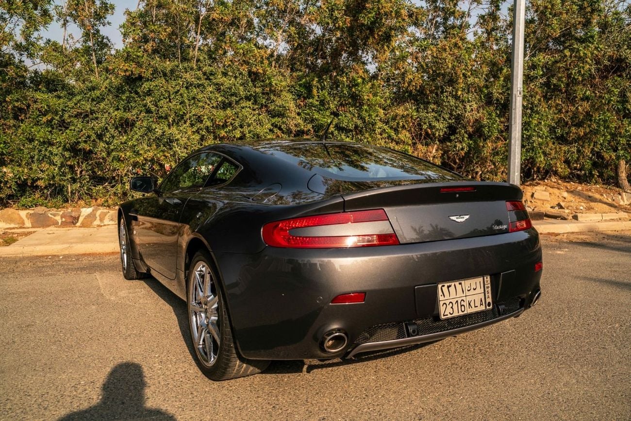 أستون مارتن فانتيج V8 Vantage Manual