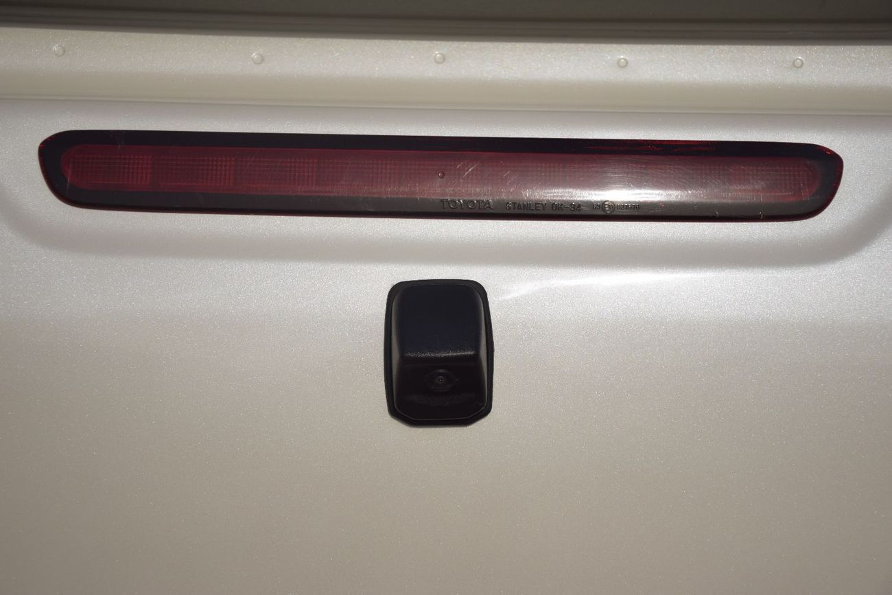 تويوتا هيلوكس 4x4 Diesel 2.8L A/T (right Hand)