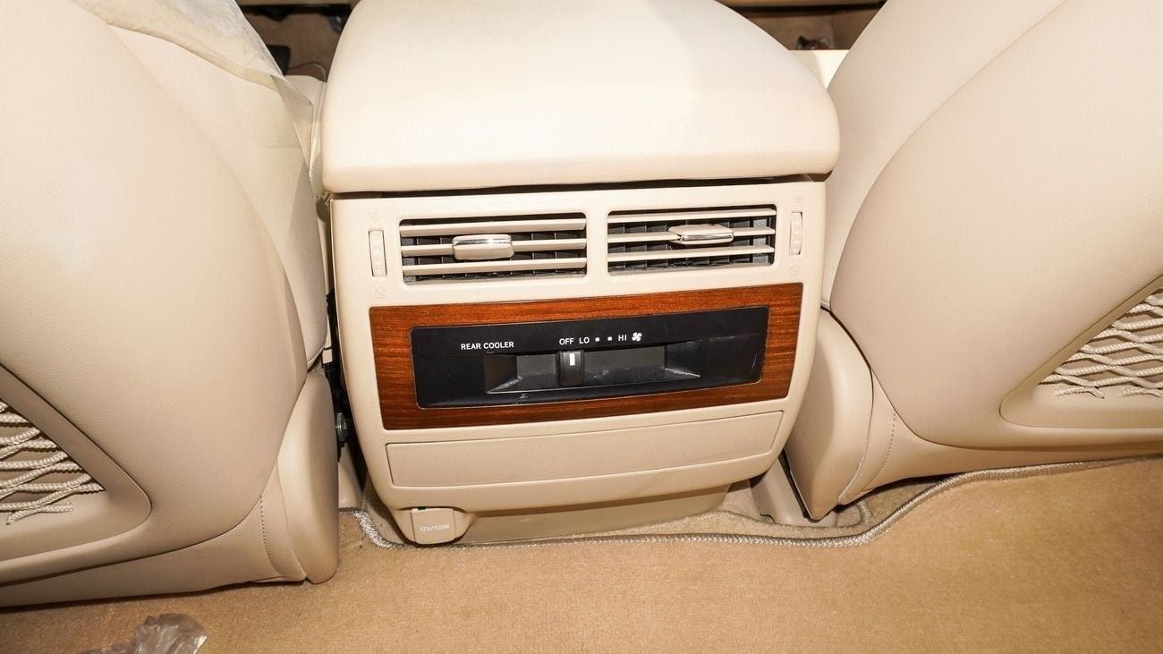 Toyota Land Cruiser TOYOTA LAND CRUISER VXR V8 5.7L  WHITE EDITION