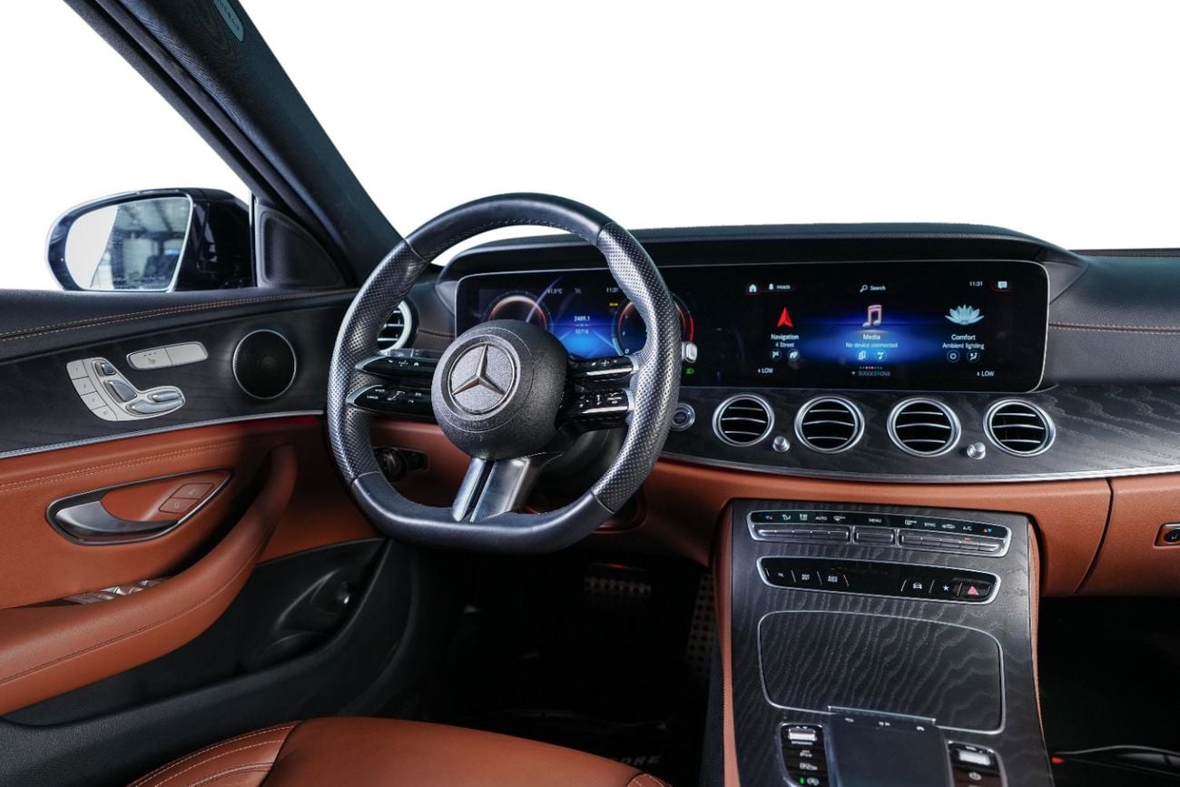 Mercedes Benz E300 AMG AMG Package-GCC-Mercedes FSH-Mercedes warranty and service valid till 12/2027