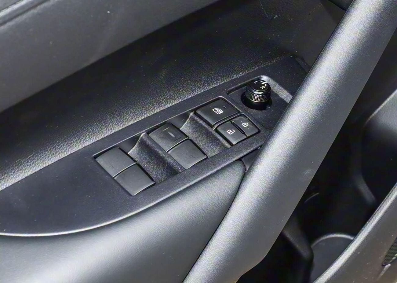 تويوتا كورولا كروس 2.0L HYBRID INTELLIGENT HYBRID 2026