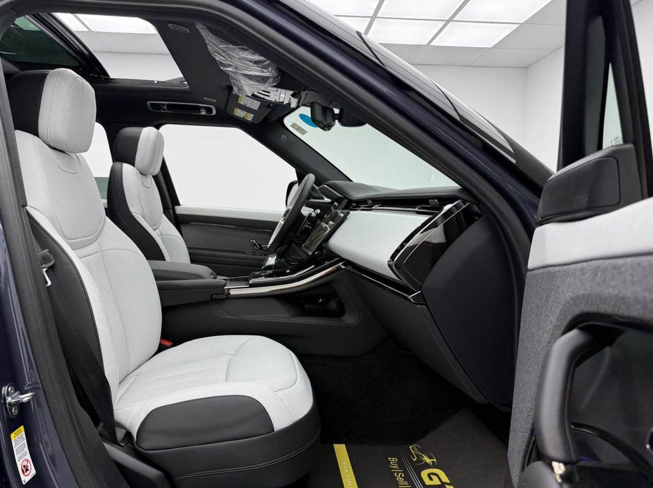 Land Rover Range Rover Sport Dynamic SE P400 3.0L  2025 Range Rover Sport SE p400 ,Warranty ,Brand New ,Canadian specs