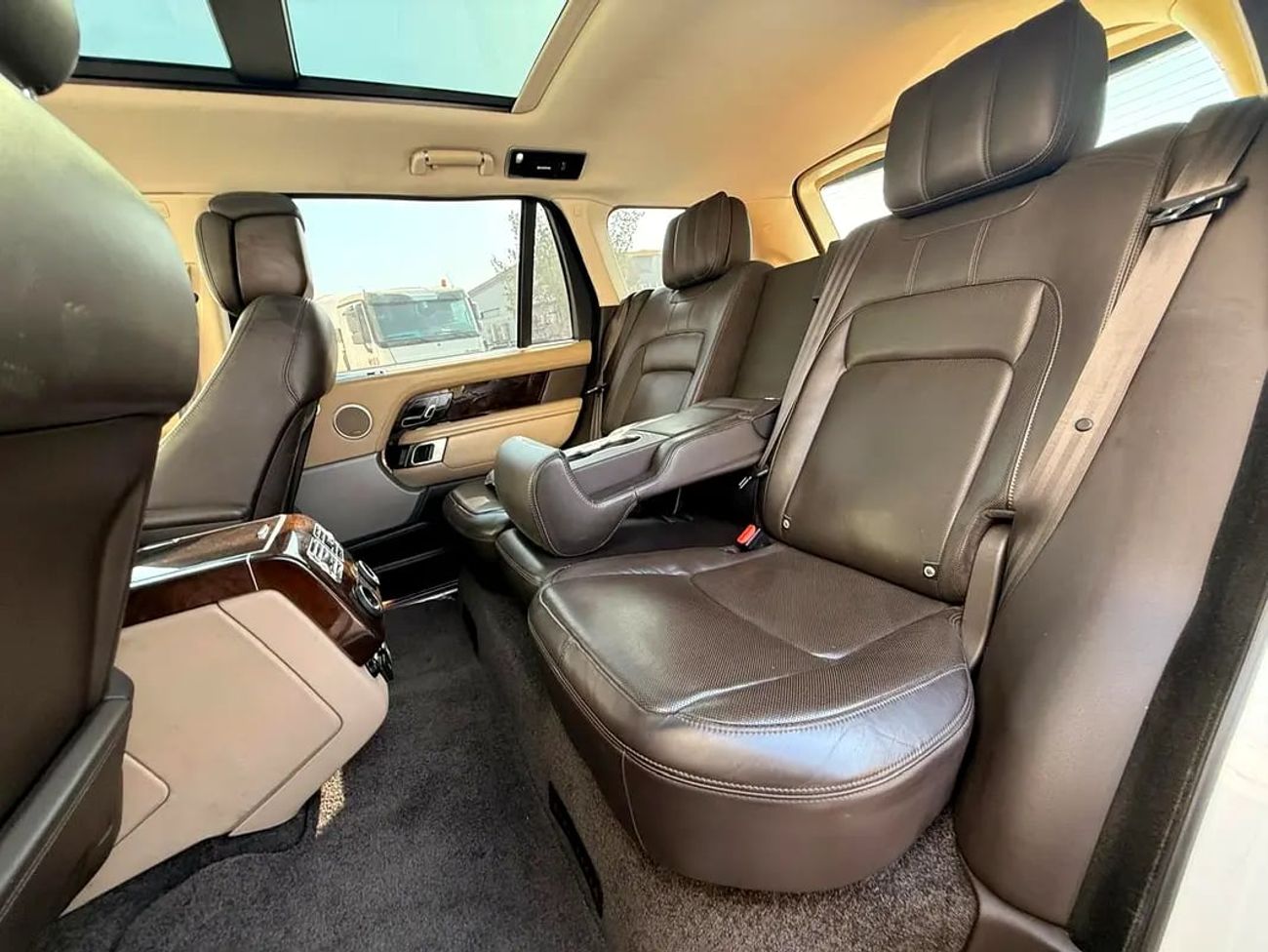 Land Rover Range Rover Vogue SE Supercharged | GCC Specs