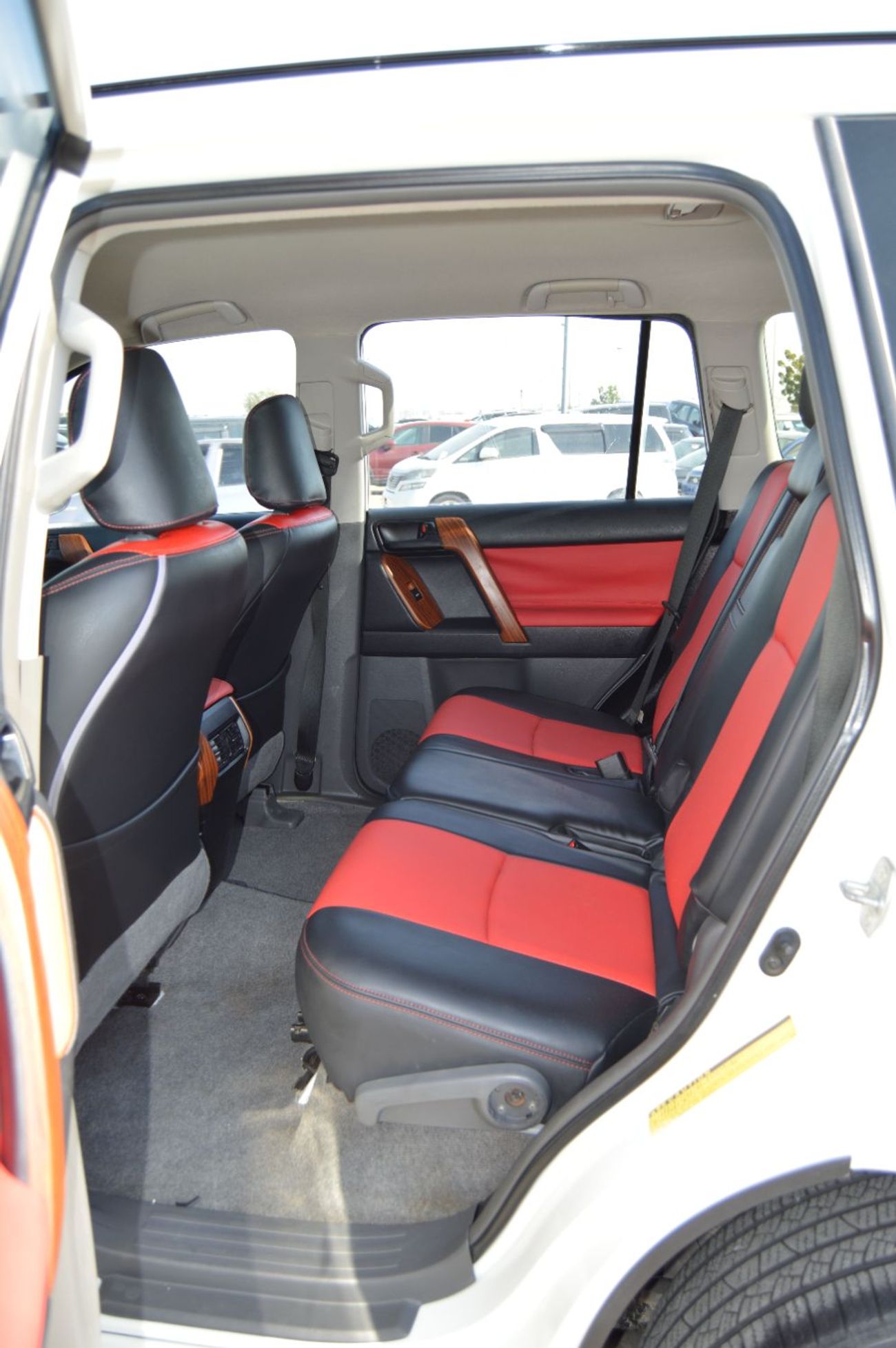 Toyota Prado *Land cruiser Prado*   Right Hand Drive Model: *2011* Push button start,  Engine: V4