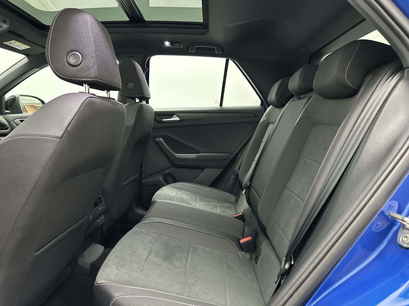 فولكس واجن T ROC STYLE with Black Style Package 1.4L | Sunroof Edition & Premium Interior | Top-Tier Tech
