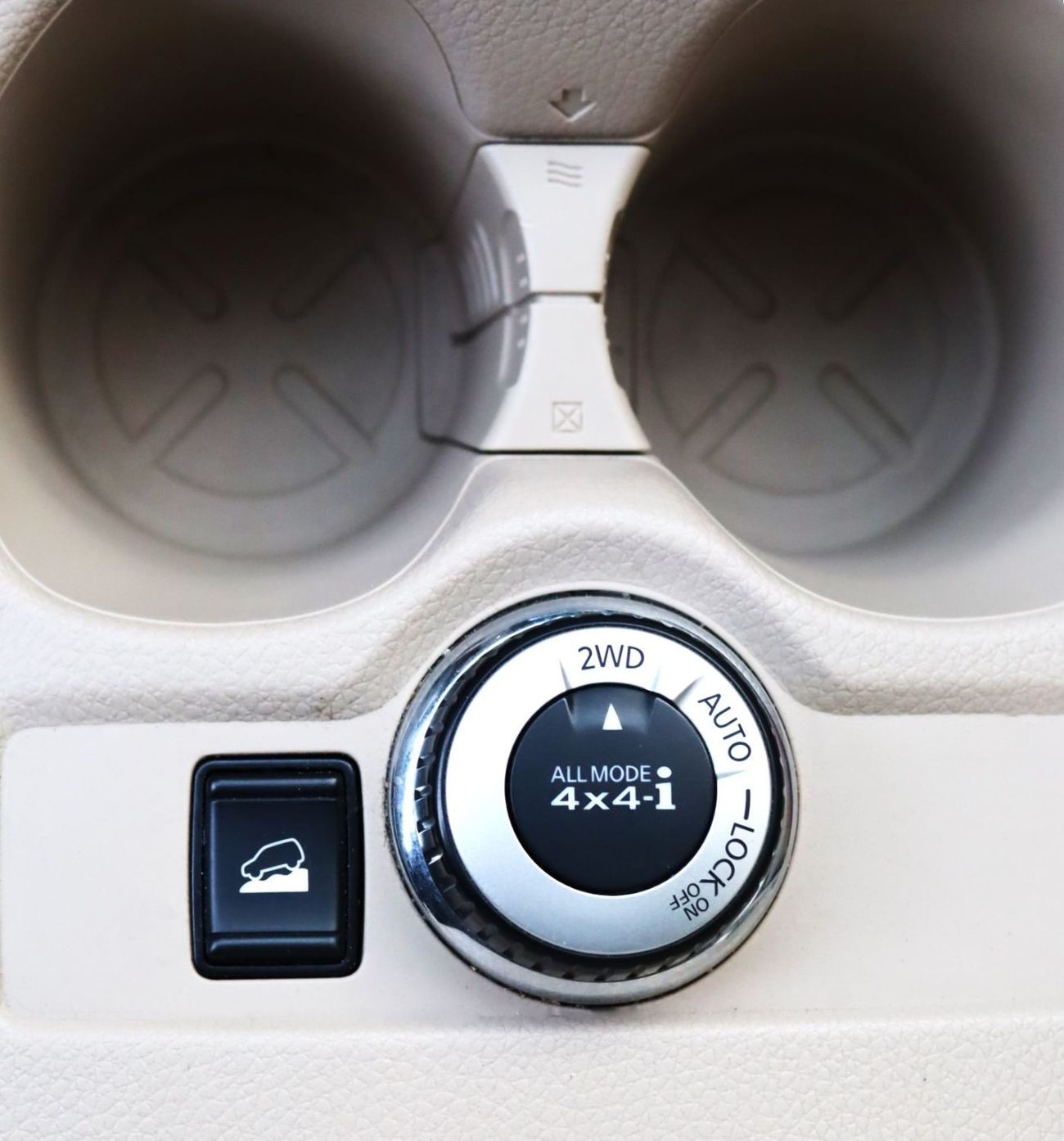 نيسان إكس تريل SV نيسان اكس تريل 2019 فل اوبشن خليجي بحالة ممتازة