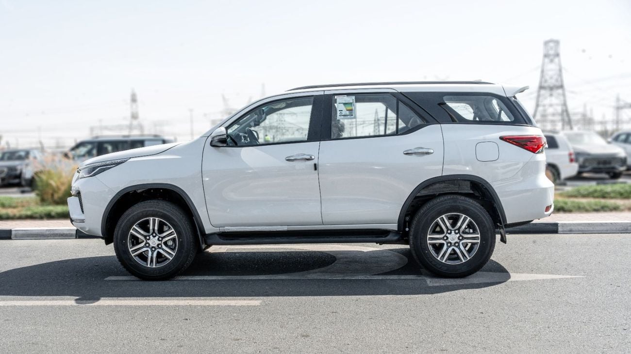 تويوتا فورتونر VXR 2026 Toyota Fortuner VX 4.0L AT Petrol (White-Tan)