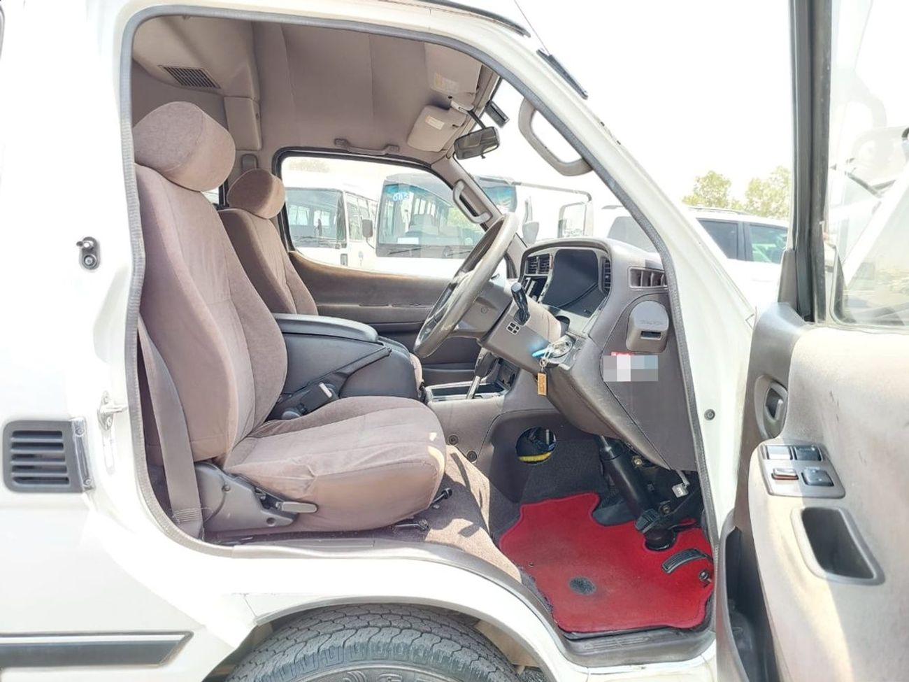 Toyota Hiace TOYOTA HIACE COMMUTER VAN RHD 2001 MODEL 3.0 L DIESEL AUTOMATIC(PM02656)