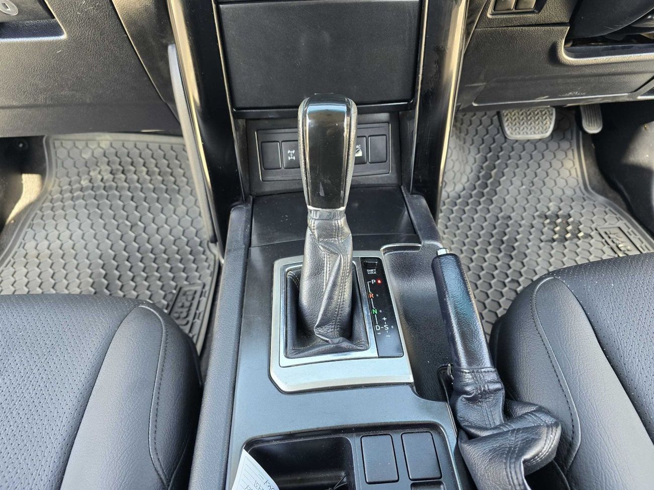 تويوتا برادو 4x4 Diesel Right Hand Drive (Export Only )