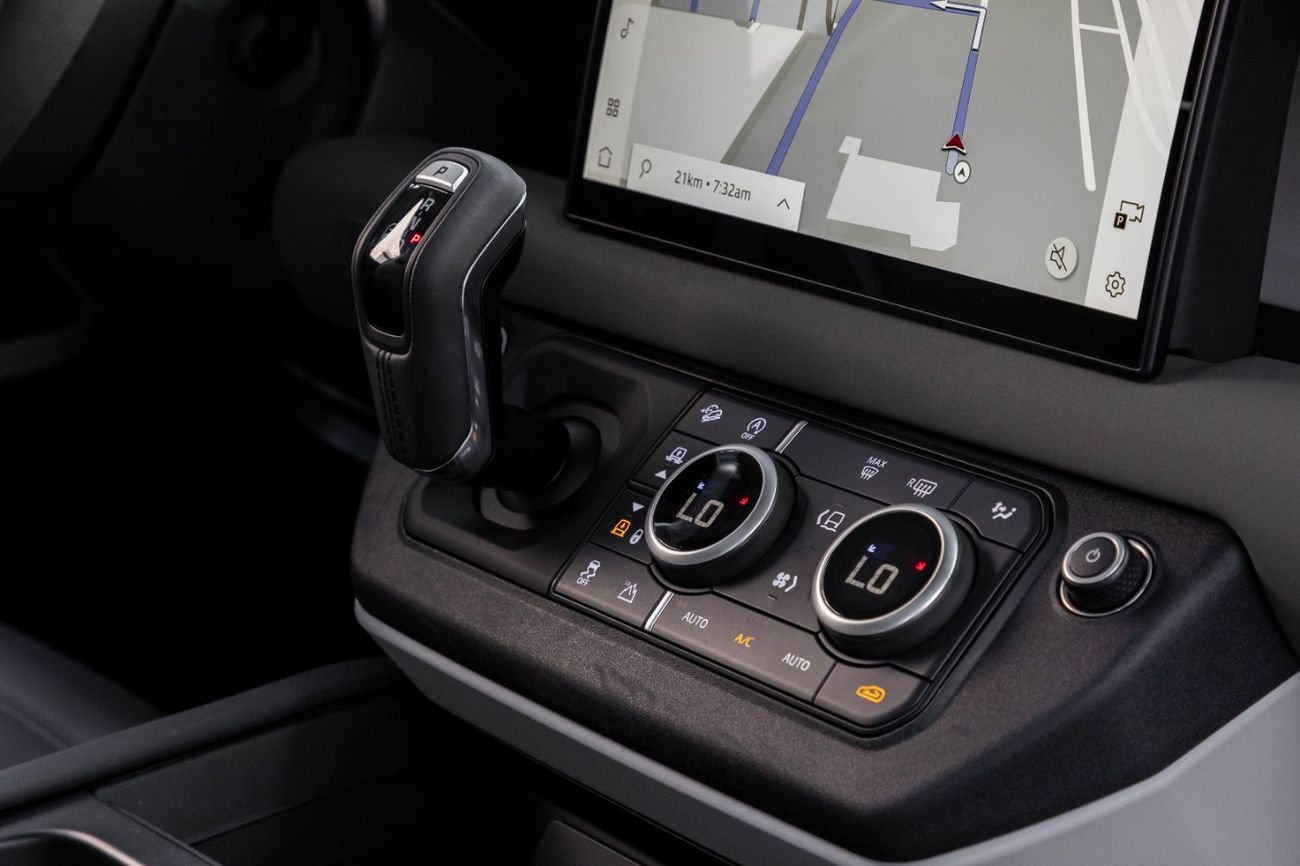 Land Rover Defender 110 HSE | 5,875 P.M  | 0% Downpayment | Agency Warranty + Service!