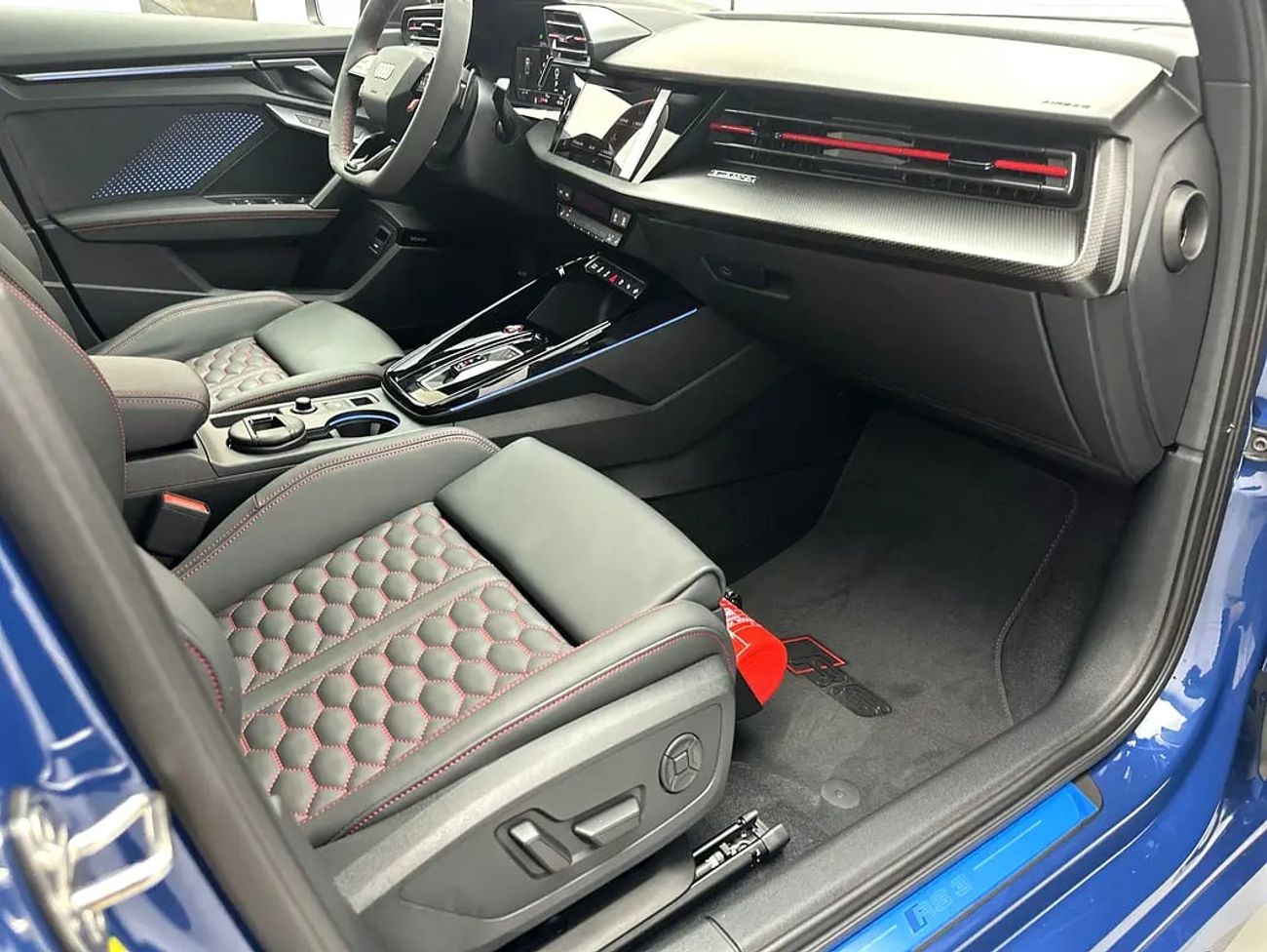 أودي RS3 RS3 Sedan 400hp (Ref# 03983)