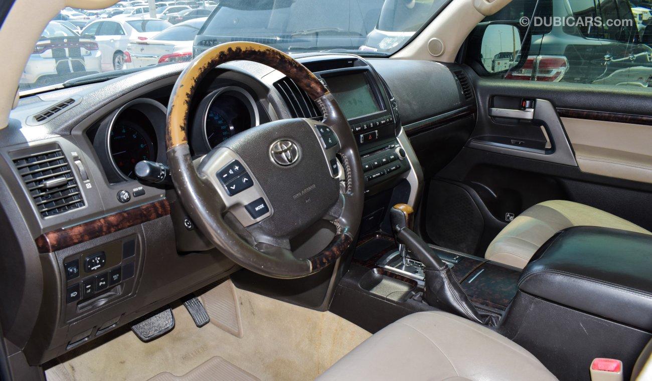 Toyota Land Cruiser VXR V8