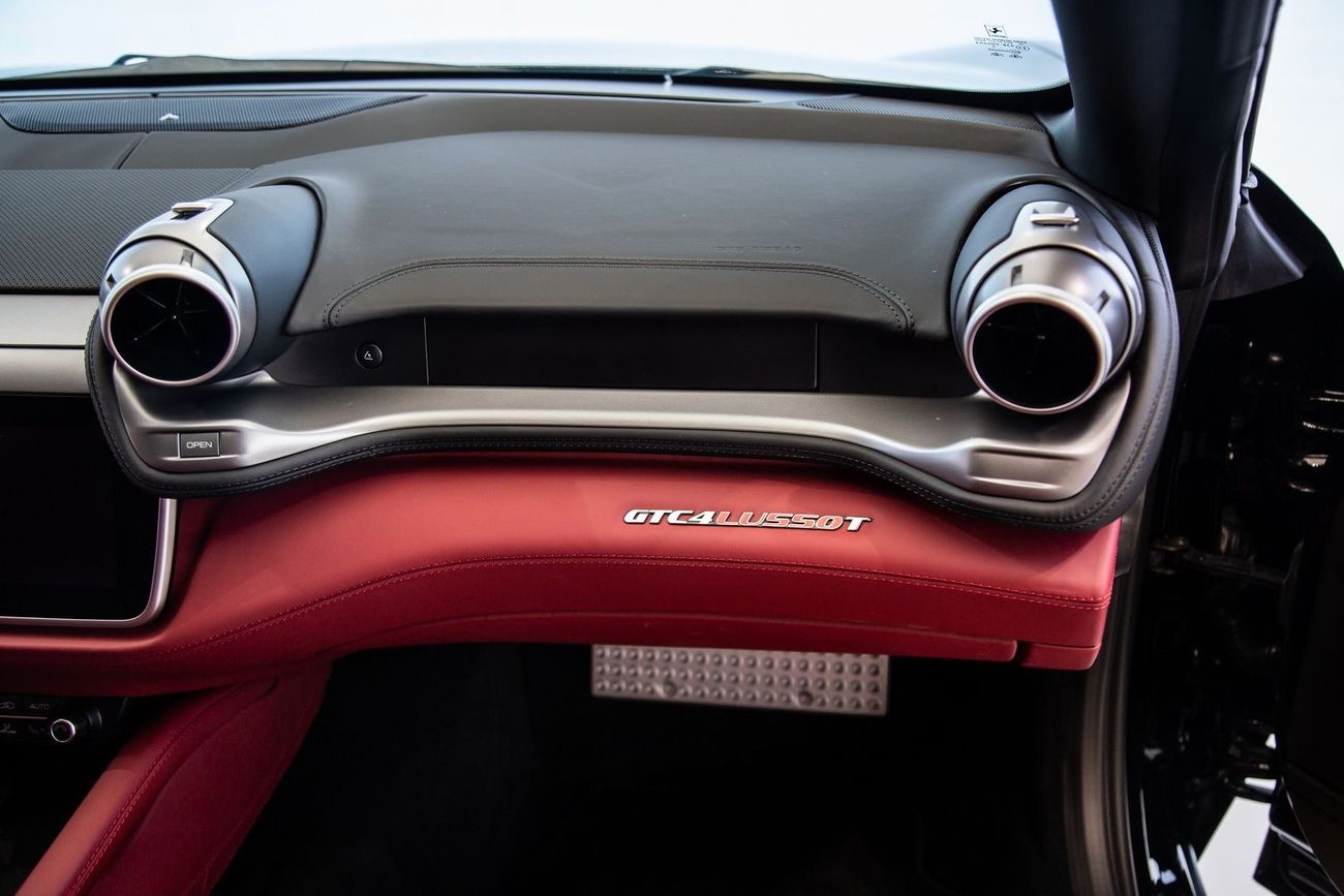 Ferrari GTC4 Lusso Ferrari GTC4LUSSO T V8