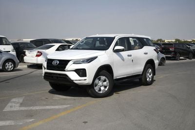 تويوتا فورتونر 2.4L V4 Diesel Automatic  7 Seats GCC (Ready Stock)