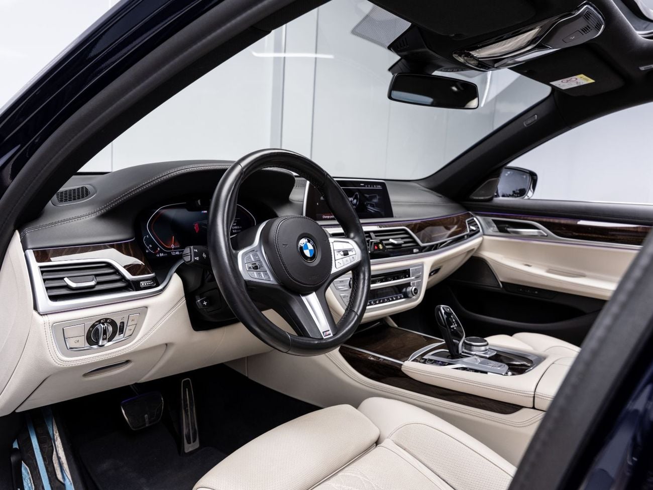 بي أم دبليو 760Li BUY NOW, PAY 2027 | THE BLACKLINE STANDARD | 2027 BMW Warranty + Service Contract, GCC