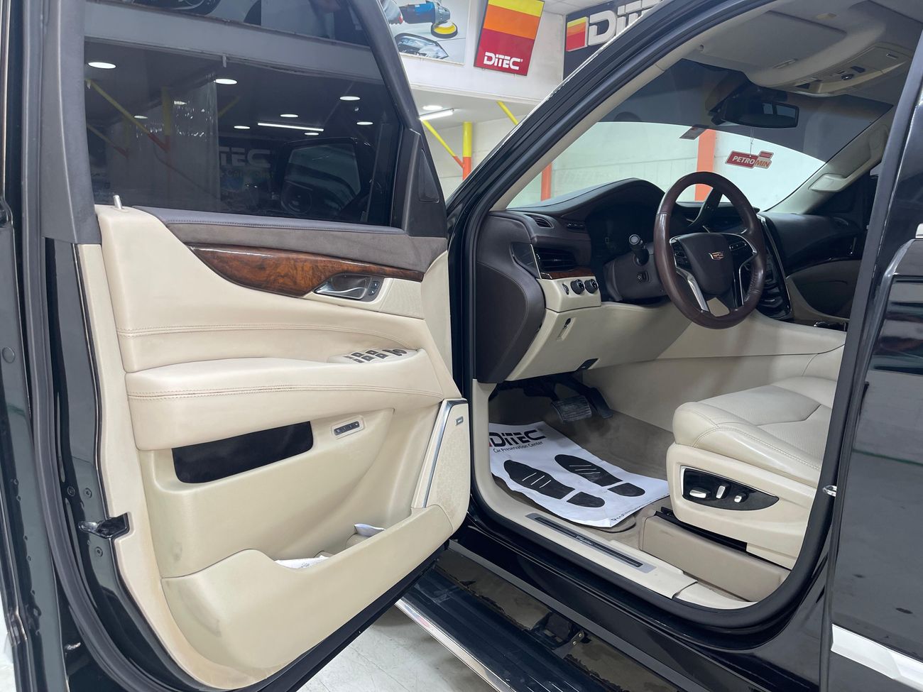 Cadillac Escalade ESV Platinum 6.2L