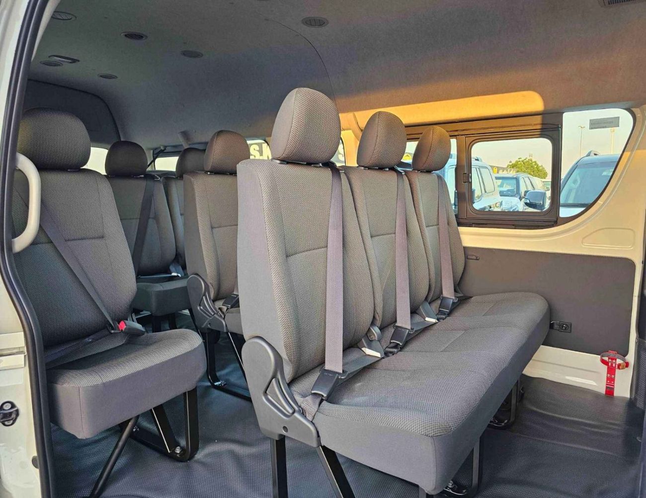 Toyota Hiace HIGHROOF / DX / OLD SHAPE / M/T / 2.5L V4 DIESEL / BLACK BUMPER / 13 STR(FOR AFRICA) (CODE # H25MHF)