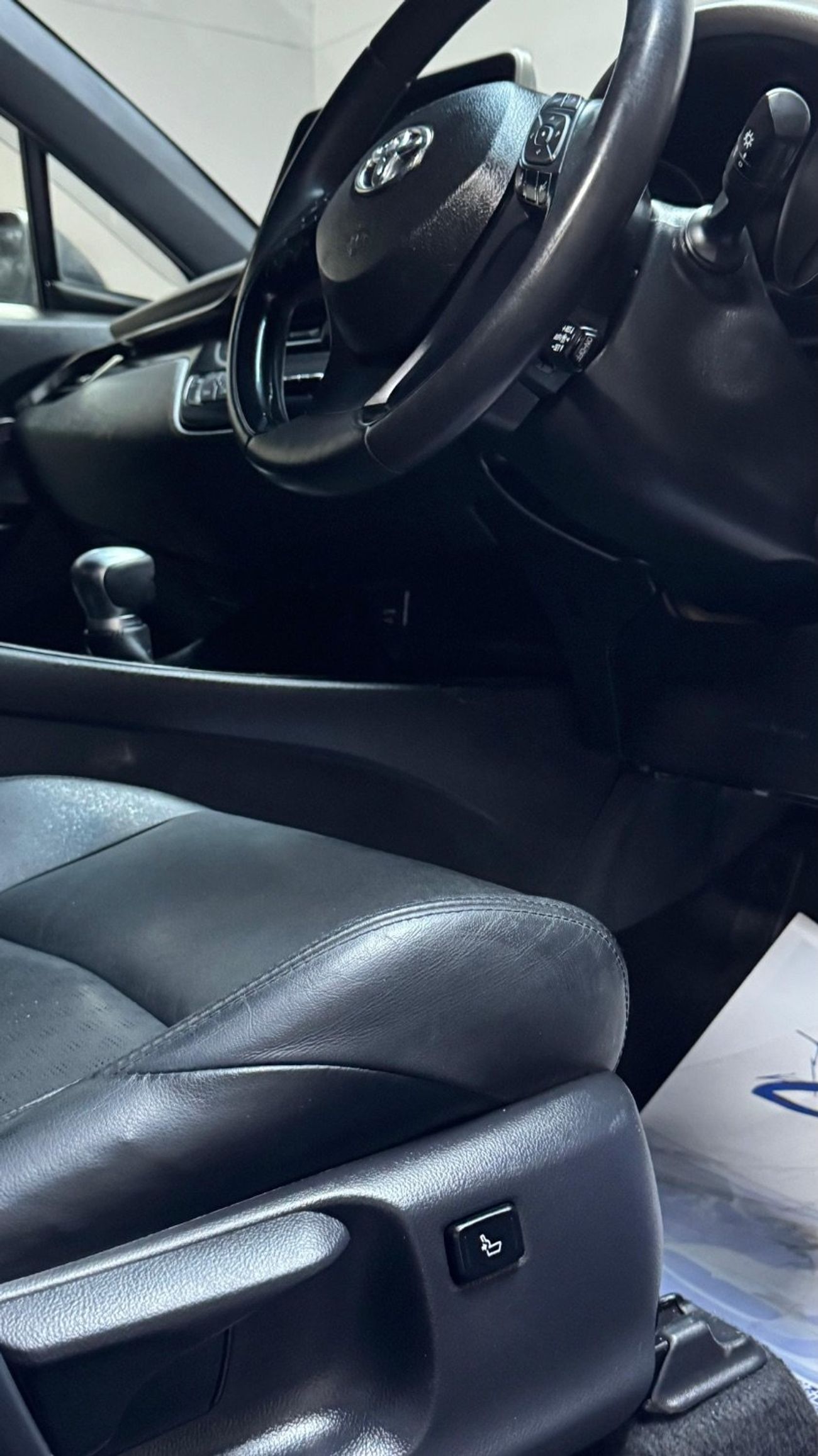 تويوتا CHR 2022 HYBRID 1.8CC PUSH START **360 CAMERA** | ALLOY RIMS | DIGITAL AC I LEATHER INTERIOR