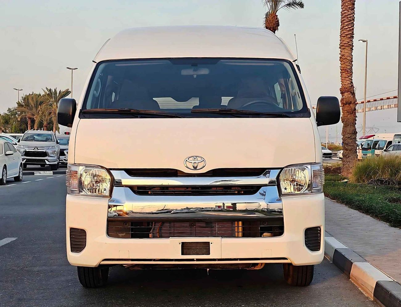 Toyota Hiace PASSENGER/ HIGHROOF/ PATROL MANUAL/ 13 SEATS/ EXPORT ONLY/ LOT# 76549