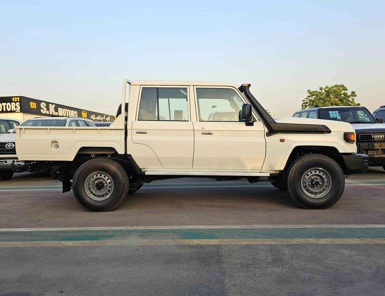 تويوتا لاند كروزر بيك آب LC79 STD-E / M/T / DOUBLE CABIN / 2.8L V4 DIESEL / SNORKEL / 4WD (CODE # STD-E)