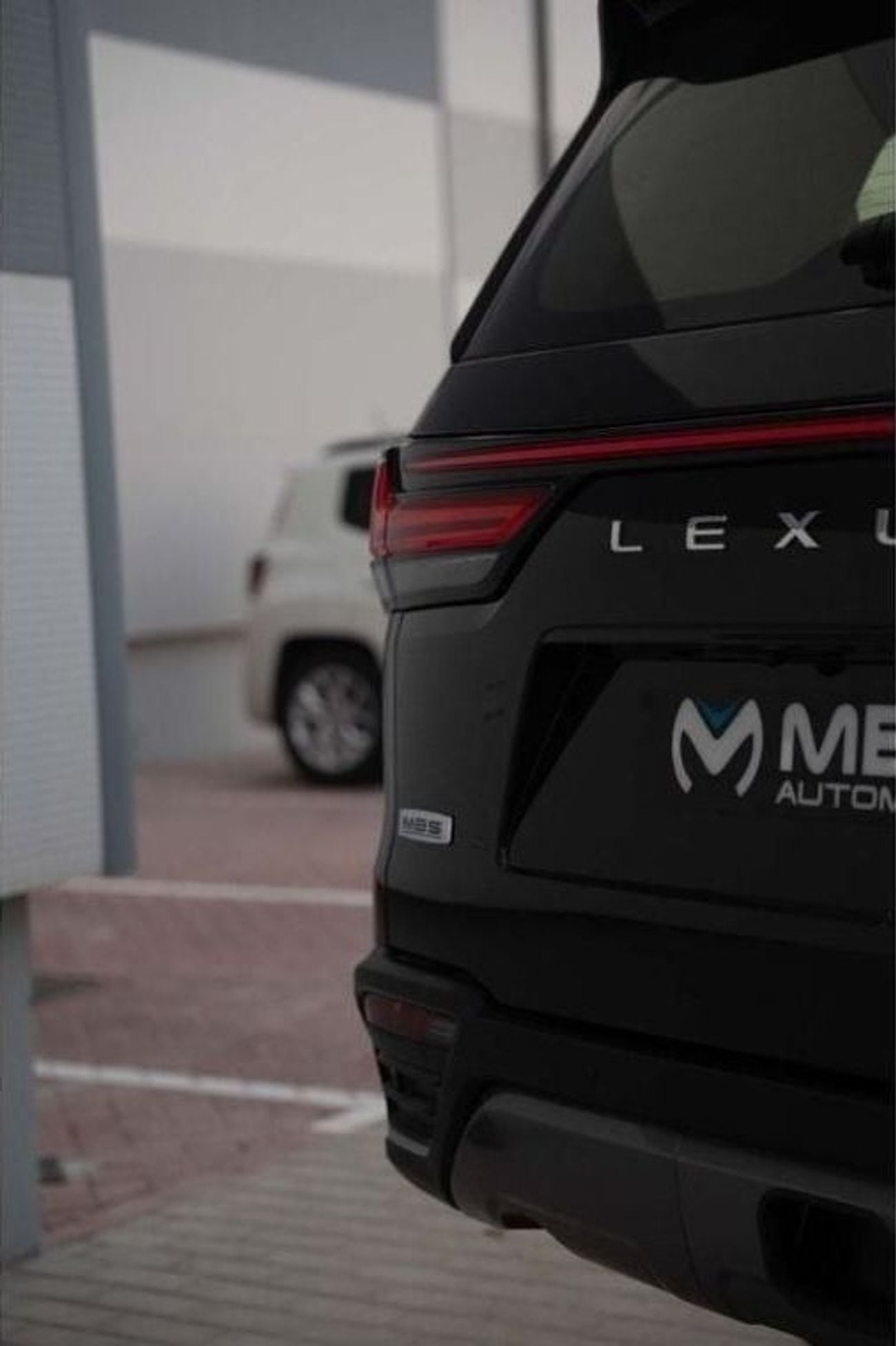 لكزس LX 600 3.5L PETROL A/T SIGNATURE WITH MBS AUTOBIOGRAPHY VIP SEATS